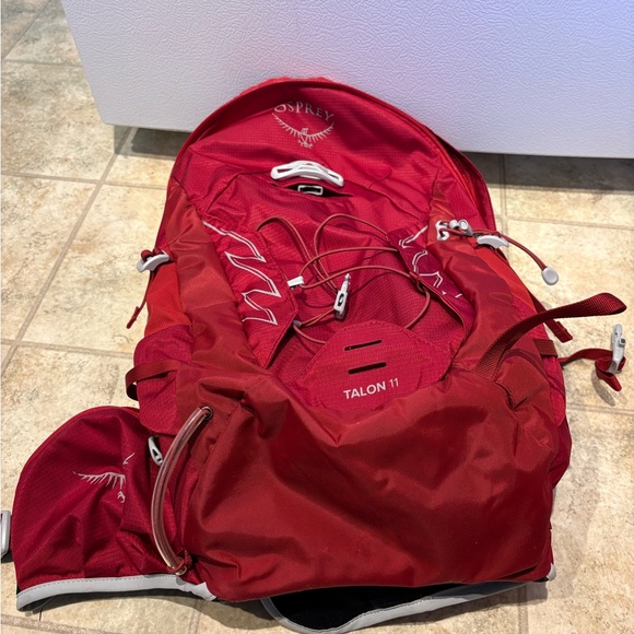 Osprey Talon 11 Crimson Backpack - Picture 5 of 6